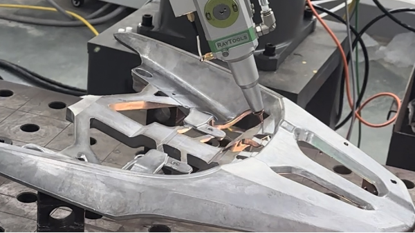 斯塔克机器人激光切割机让压铸铝加工变得简单